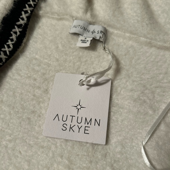 Autum Sky brand hooded sweater. NWT. Size S - Picture 2 of 5